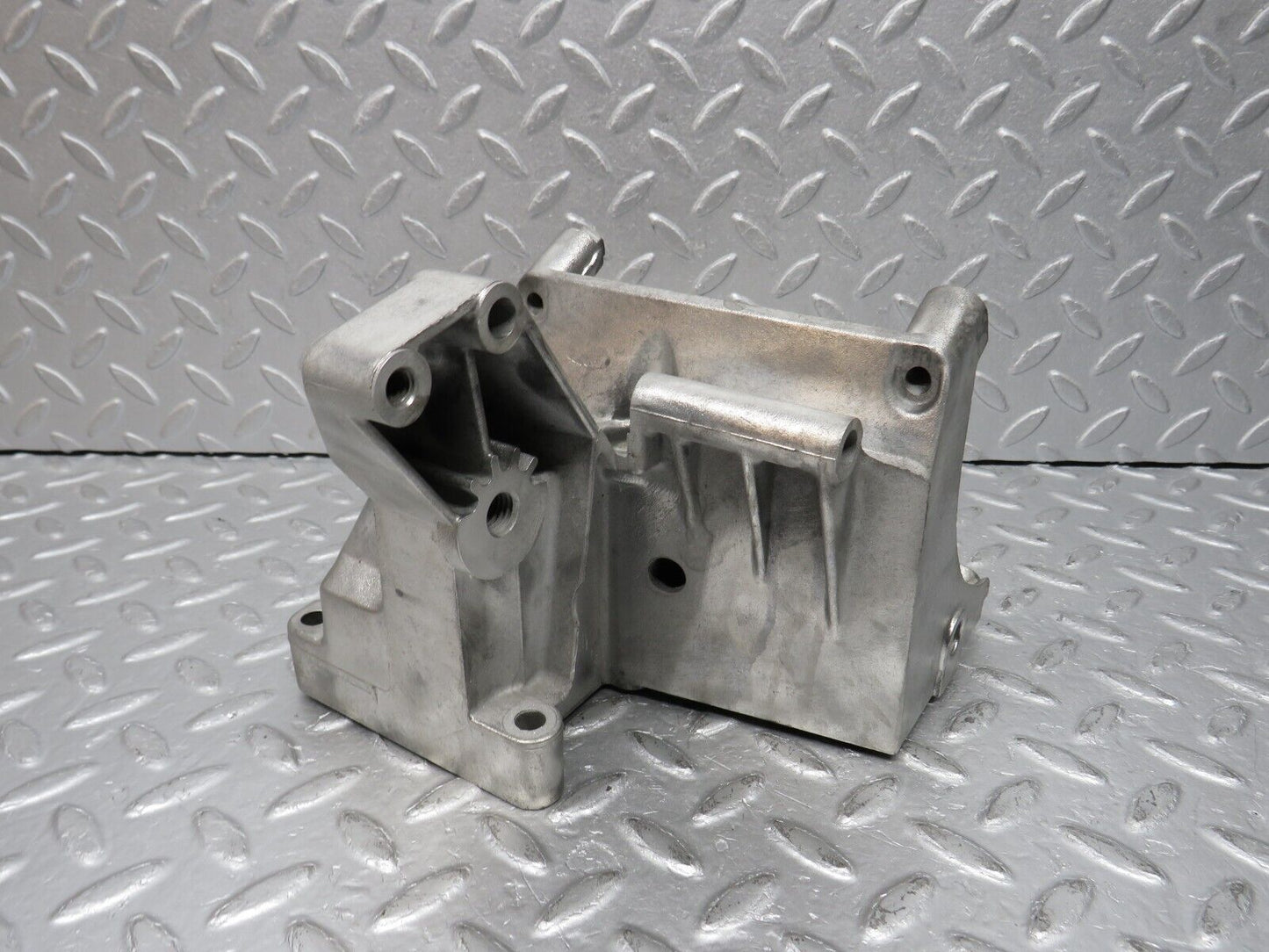 38647 Mercedes-Benz R129 280SL Coupe Power Steering Pump Bracket 1031310935