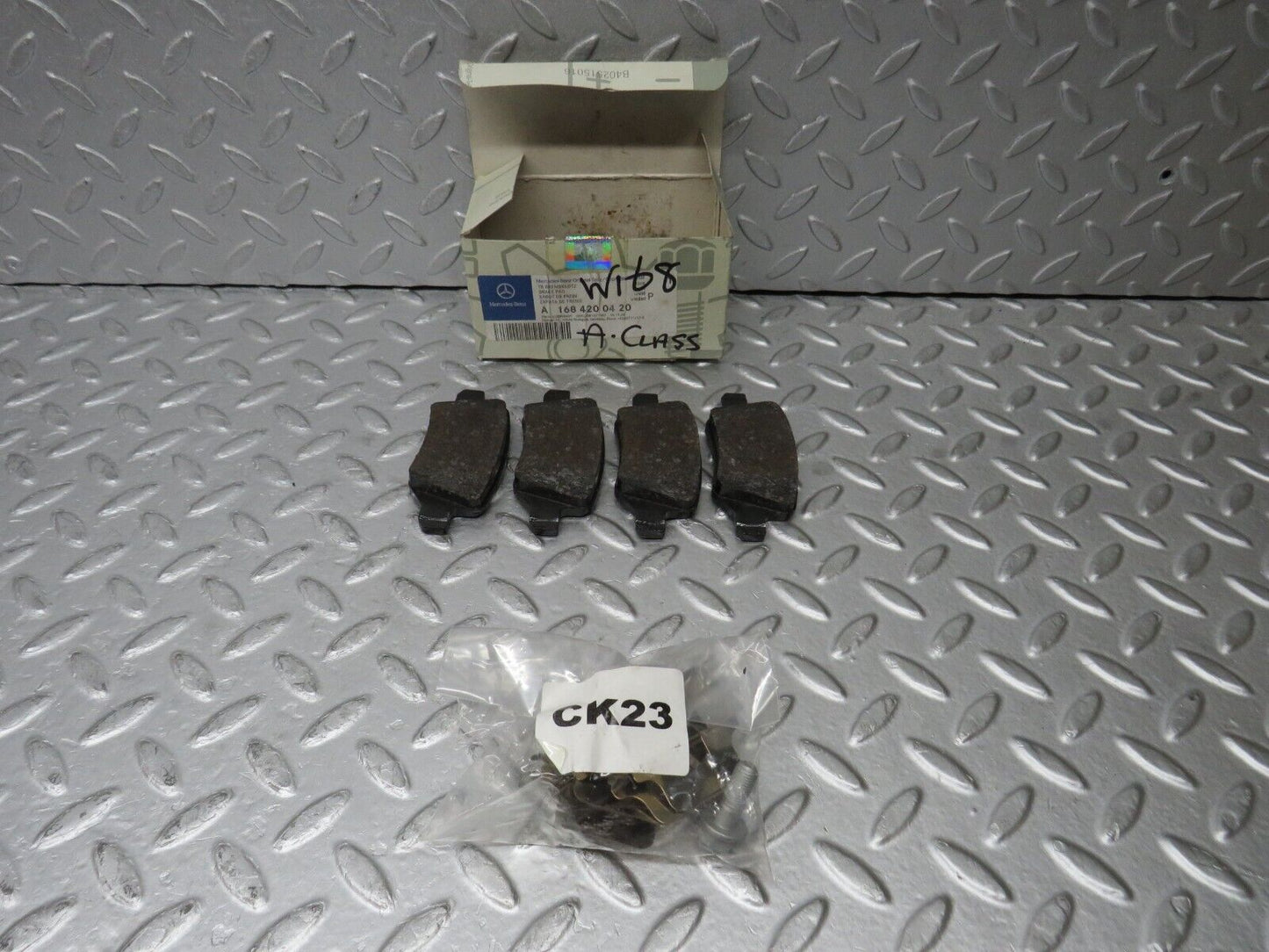 38210 Mercedes-Benz W168 Genuine Rear Brake Pads New 1684200420
