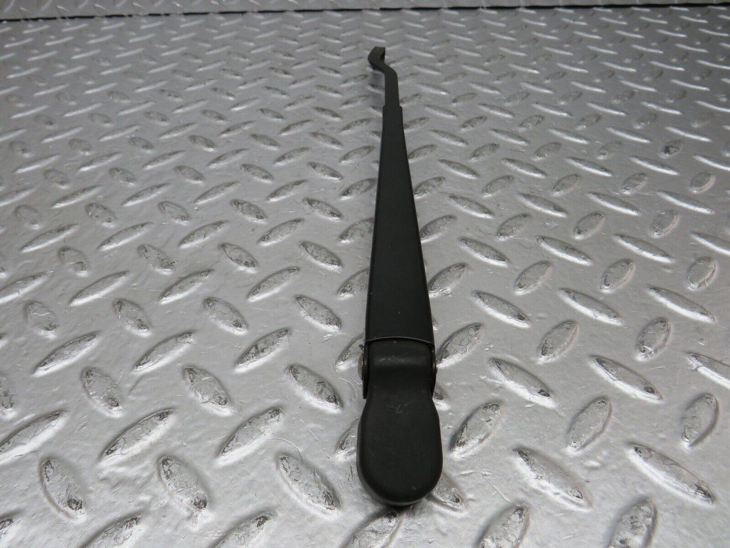 26990 Mercedes-Benz W123 240D Wiper Arm Bosch Left Side 3399990553