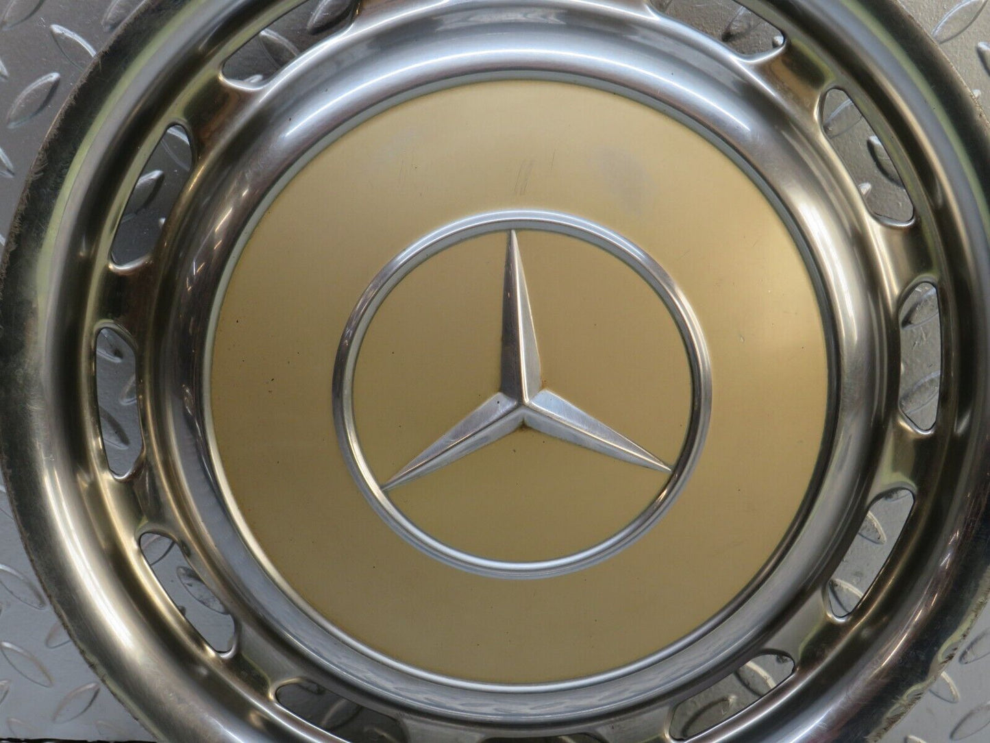28408 Mercedes-Benz S123 240D Wagon Wheel Trim Hub Cap 14"