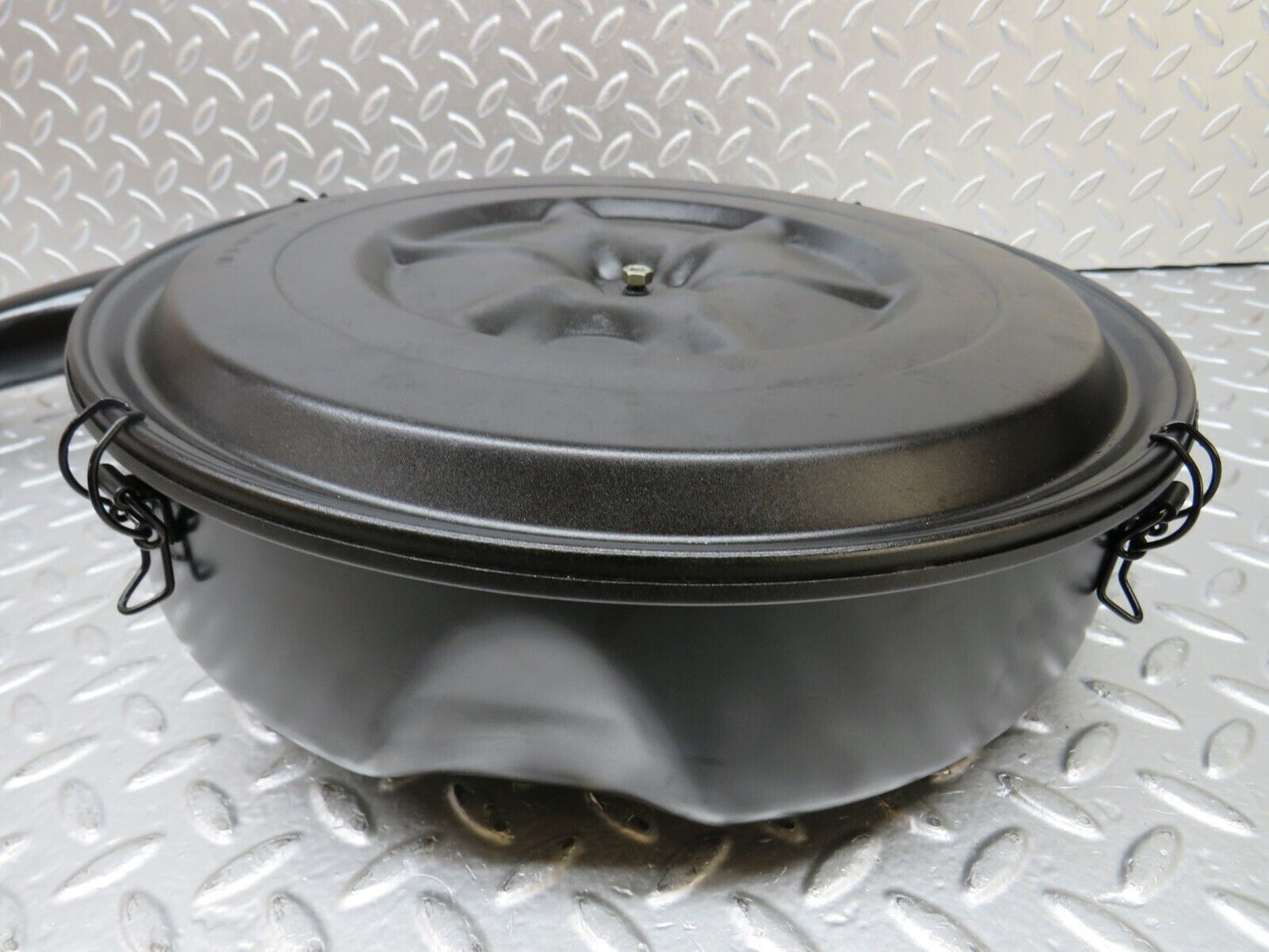 26943 Mercedes-Benz W123 240D Air Filter Box Housing 0110946602 0010949504
