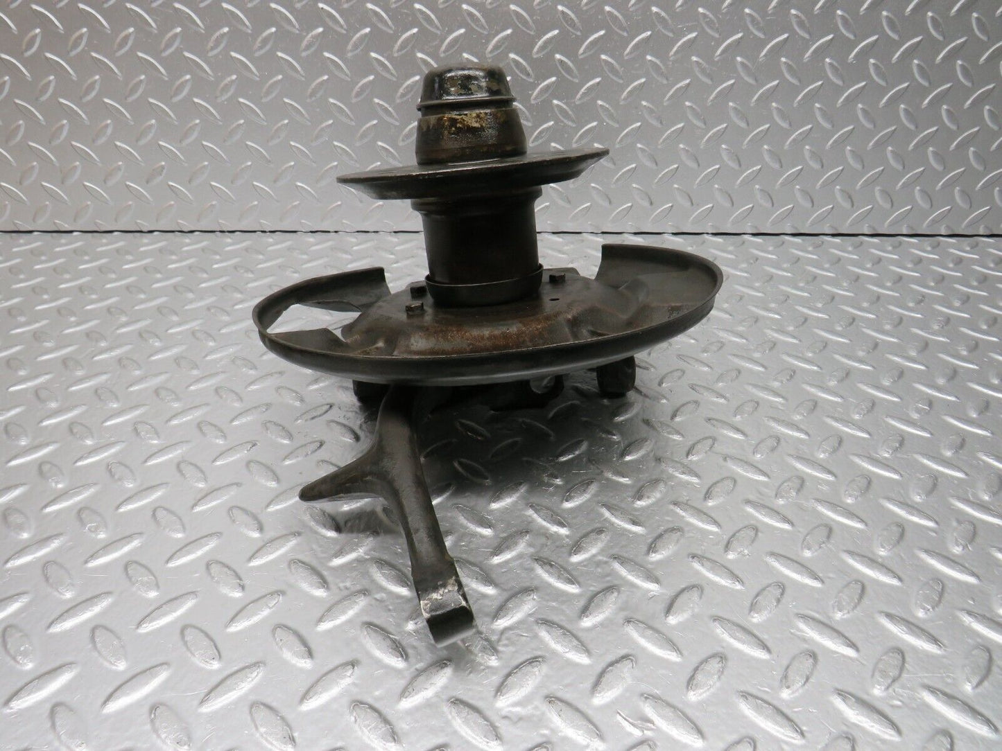 0849 Mercedes-Benz C107 350SLC Coupe Wheel Hub Front Left