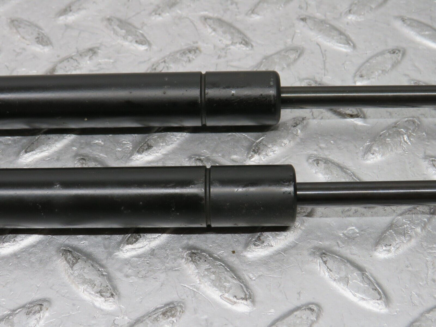 35032 Mercedes-Benz W210 320E Bonnet Gas Strut 2x 2108800429