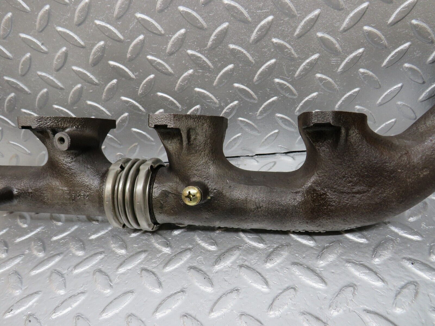34637 Mercedes-Benz C126 380SEC Exhaust Manifold Left 1161420502 1161420802