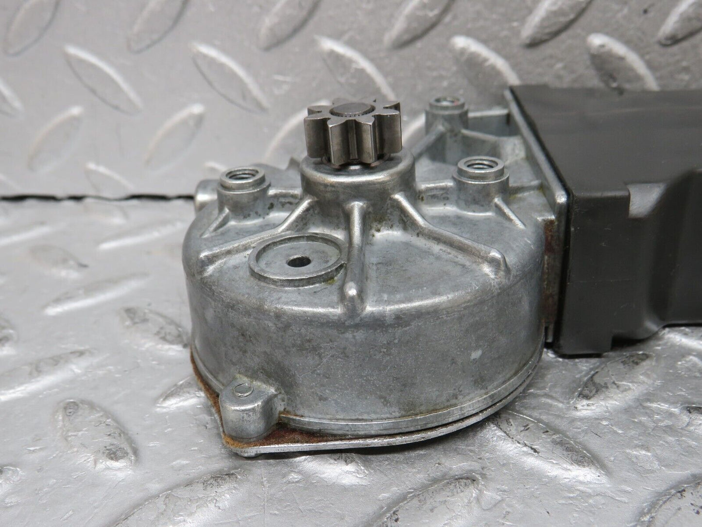 37420 Mercedes-Benz W109 300SEL Rear Left Window Regulator Motor Bosch 0132001101