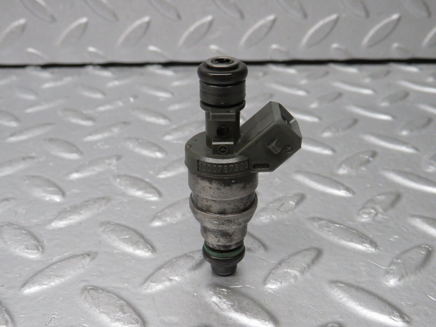 38142 Mercedes-Benz A124 320E Cabriolet Fuel Injector Bosch 0280155209 0000787323