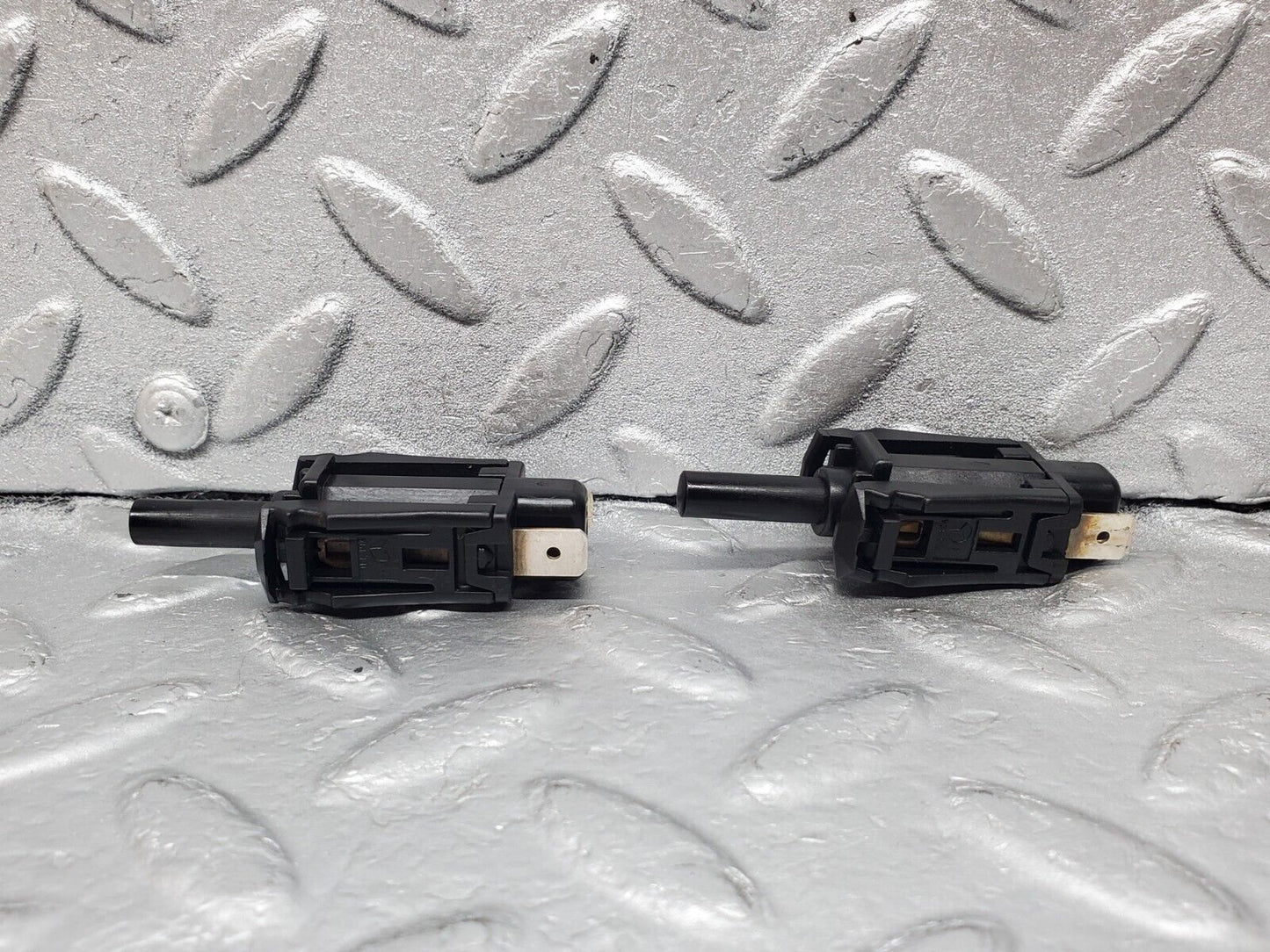 45889 Mercedes-Benz W126 420SE Door Contact Switch 2x 0015458714