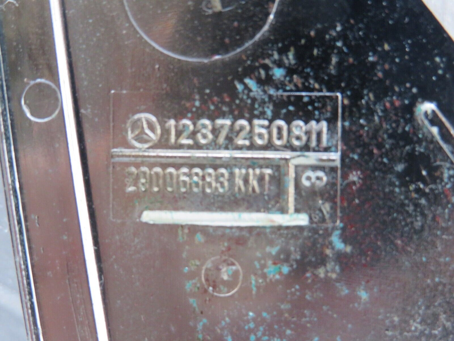 25558 Mercedes-Benz W123 200 Mirror Triangle Cover Right 1237250811