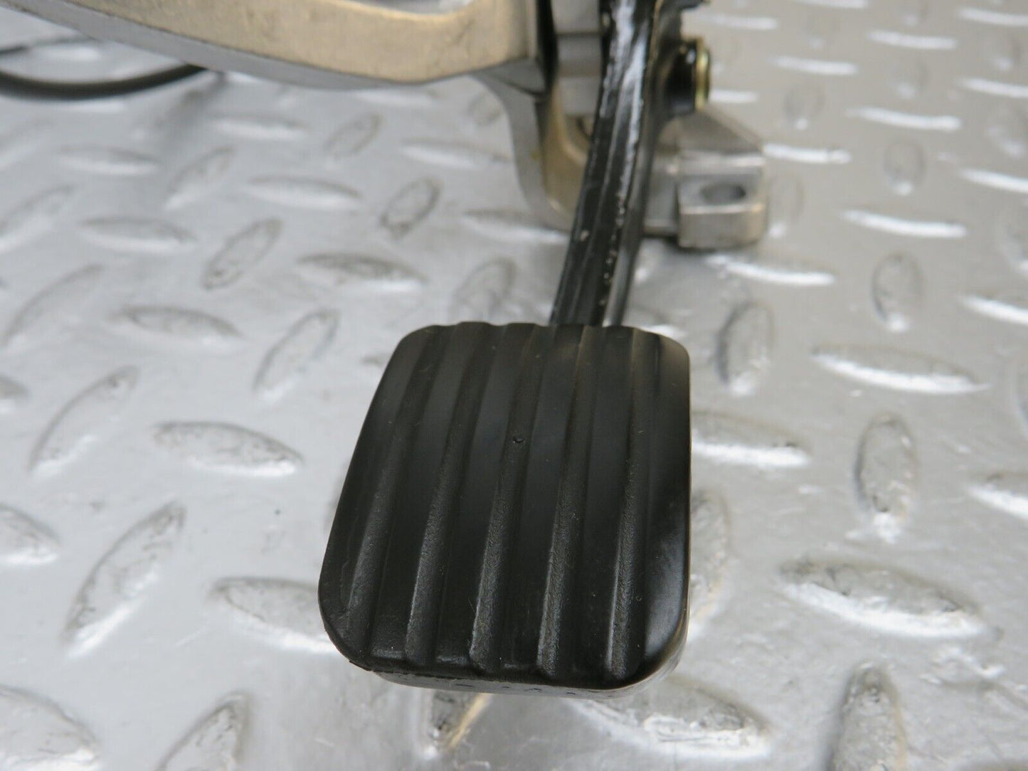 25758 Mercedes-Benz W124 280E Parking Brake Pedal 1244270736 1244270801