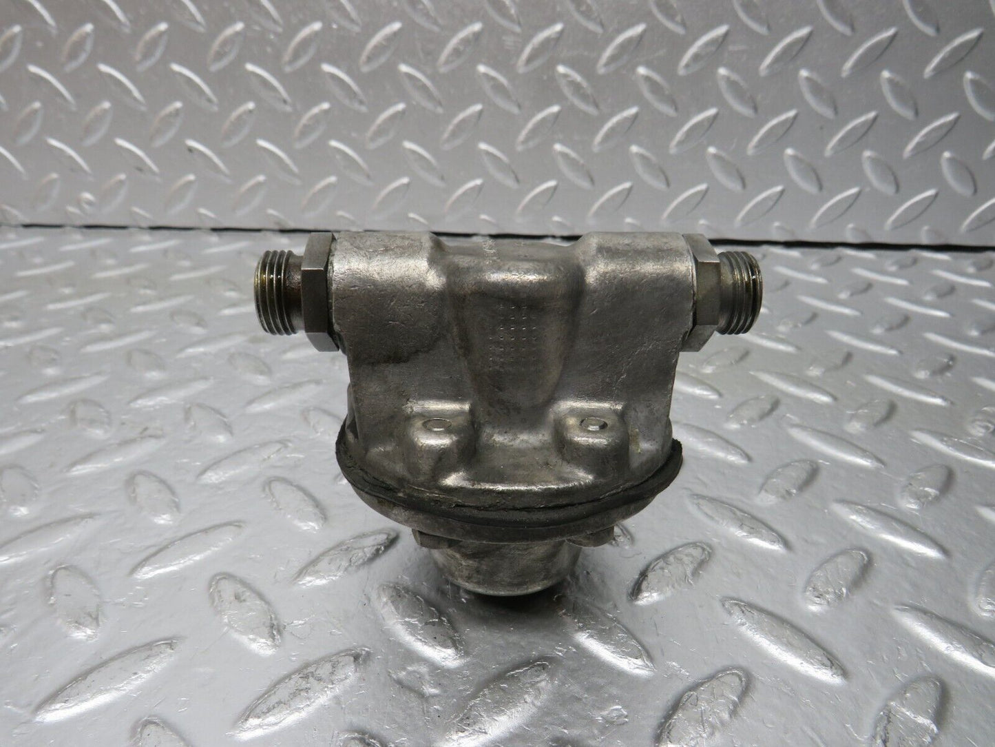 32956 Mercedes-Benz C107 R107 450 V8 Oil Pressure Damper 1161870196 1161870494