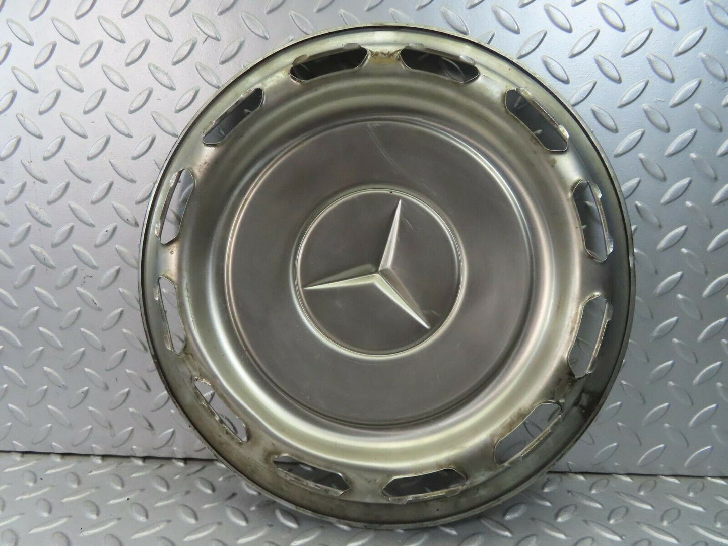 8390 Mercedes-Benz Vintage Wheel Trim Hub Cap 14