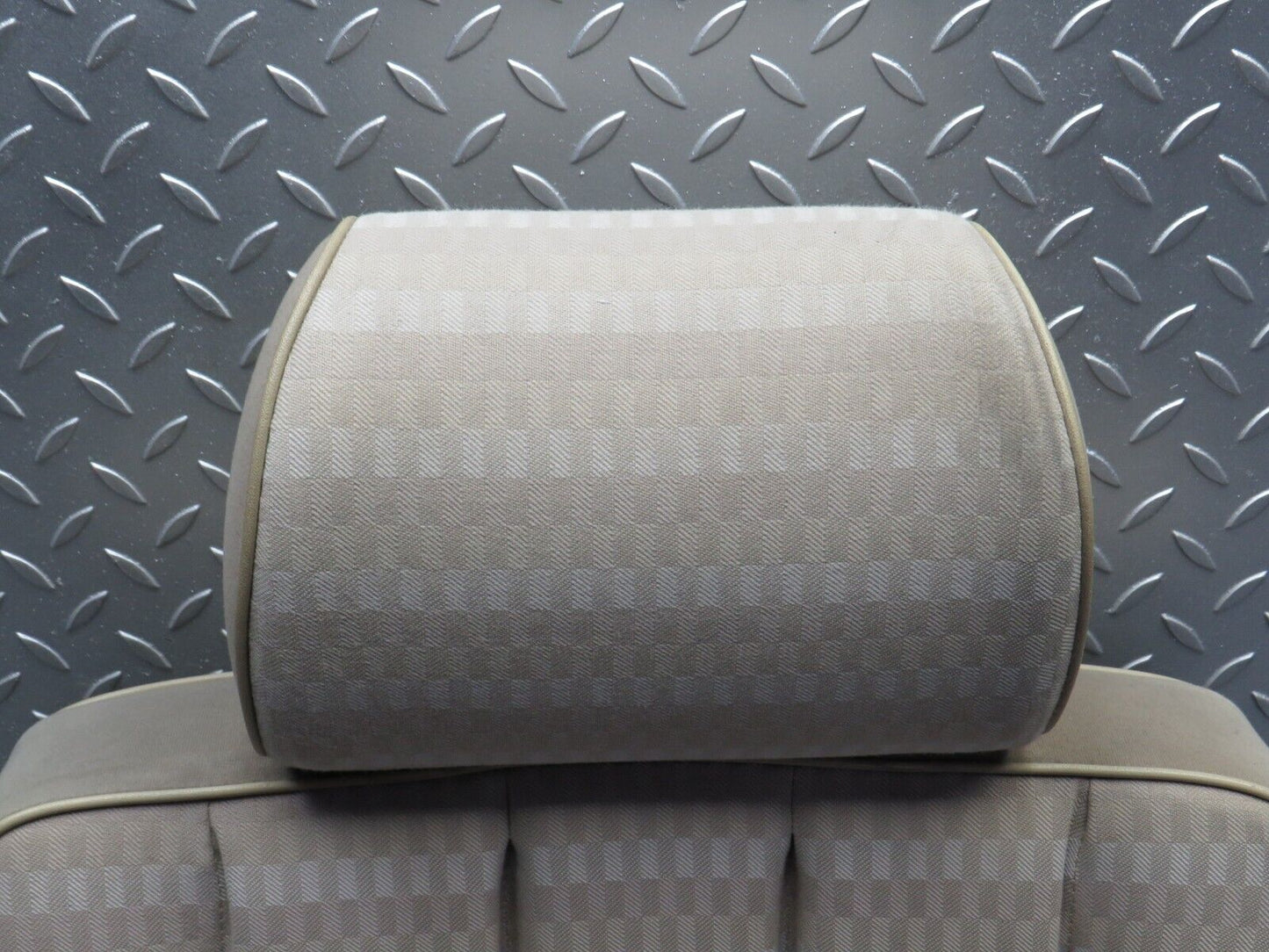 38879 Mercedes-Benz W201 190E Front Right Seat Beige