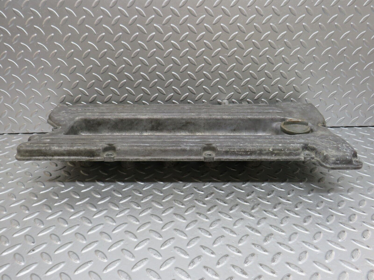 28071 Mercedes-Benz W123 280E Cylinder Head Valve Cover 1100160905