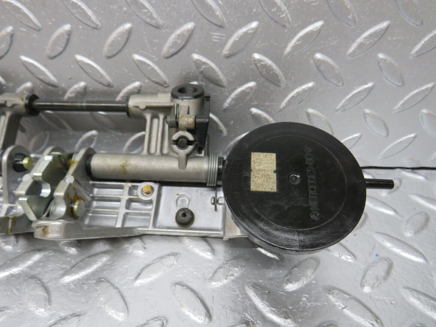 34026 Mercedes-Benz W124 260E Headrest Folding Mechanism