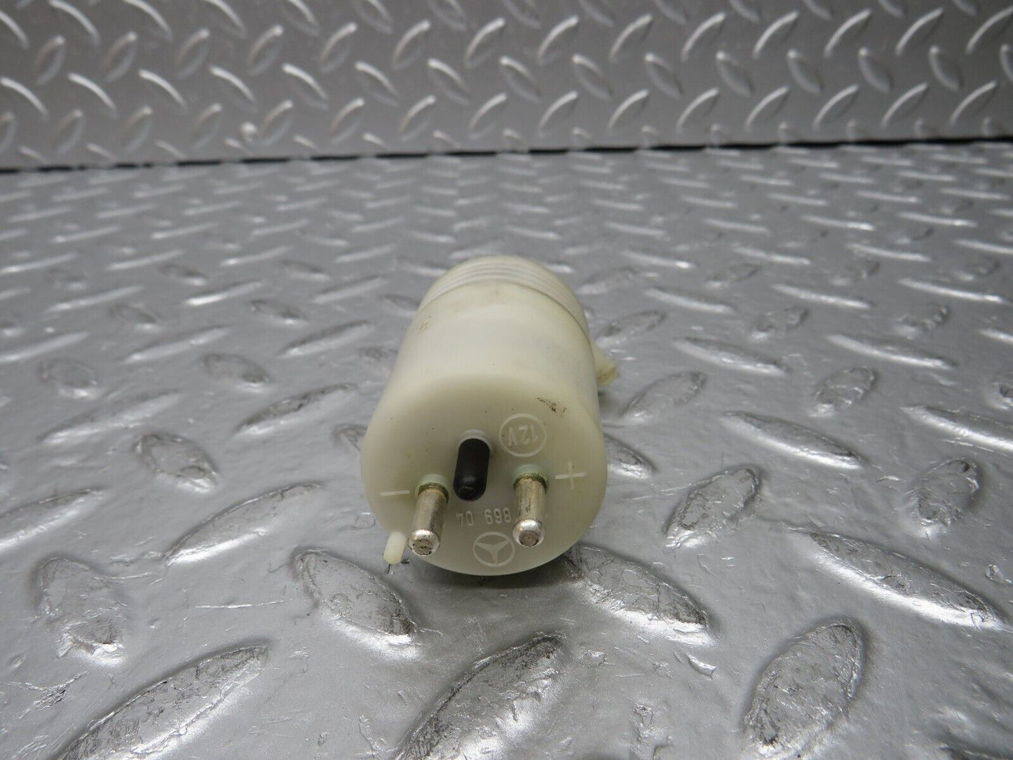 30704 Mercedes-Benz W201 190E 2.0L Windscreen Washer Pump Hella 1248690421