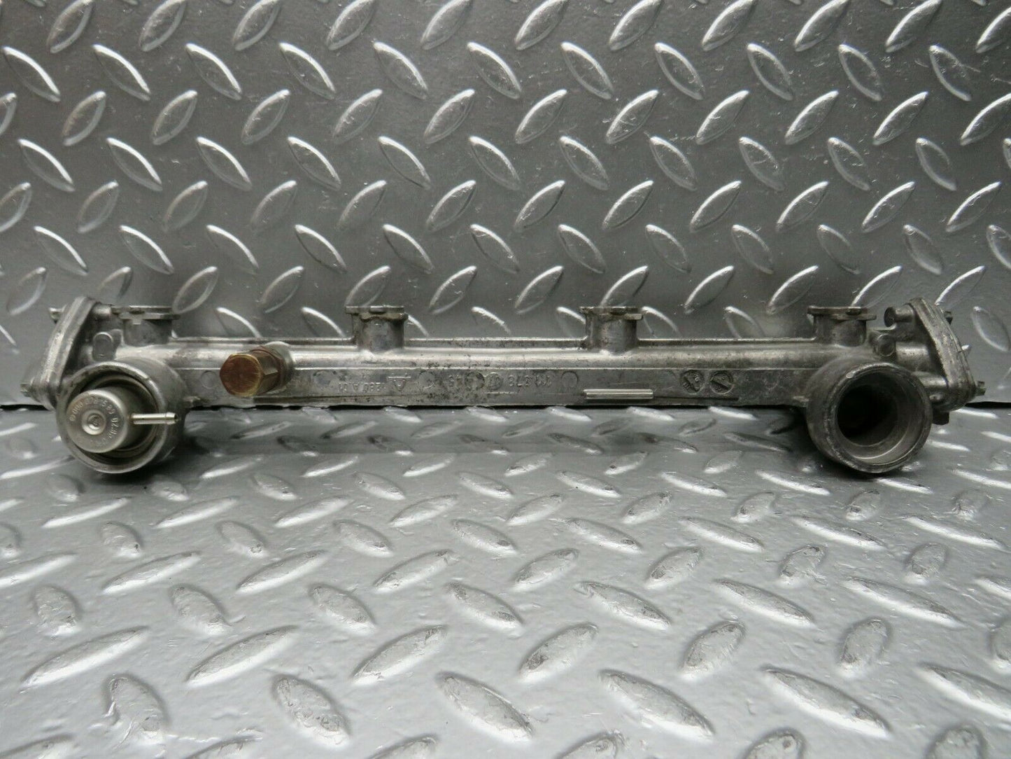 22571 Mercedes-Benz C124 E220 Coupe Fuel Injector Rail 1110780745