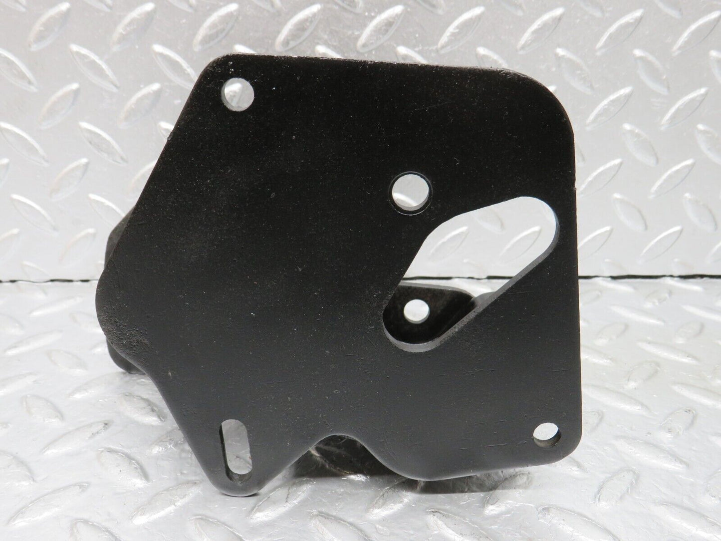 32983 Mercedes-Benz C107 R107 350 V8 Power Steering Pump Bracket