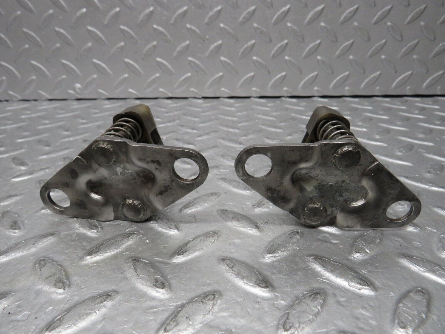 37091 Mercedes-Benz C126 420SEC Coupe Bonnet Lock Catch Pair 1268800060