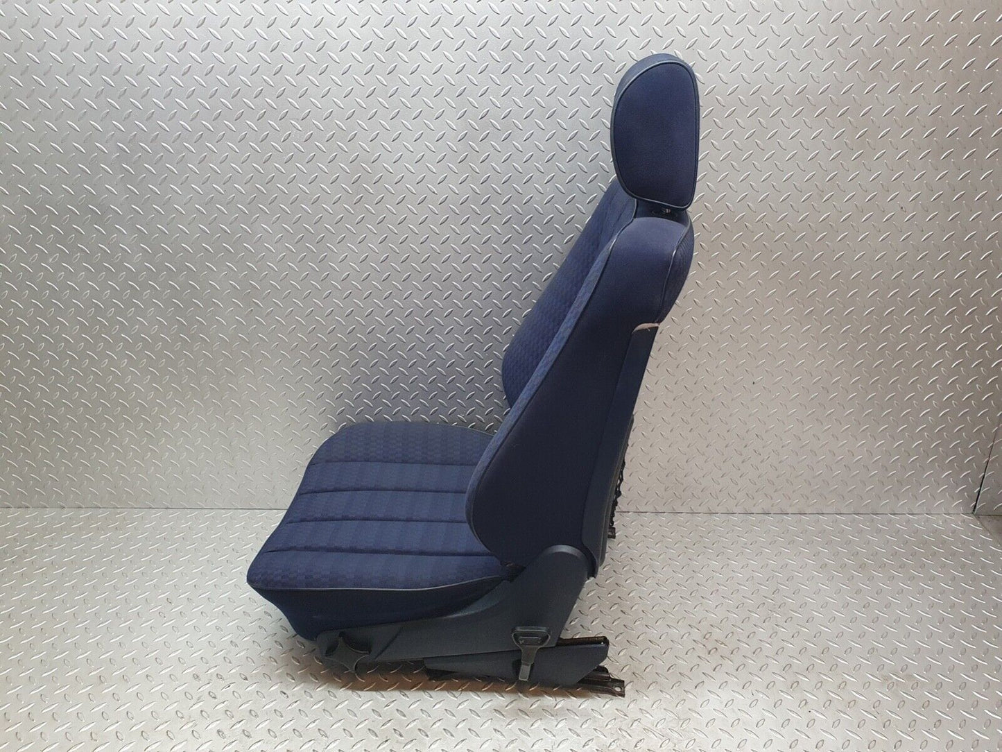 43031 Mercedes-Benz W201 190 Front Left Seat Blue 2019101450