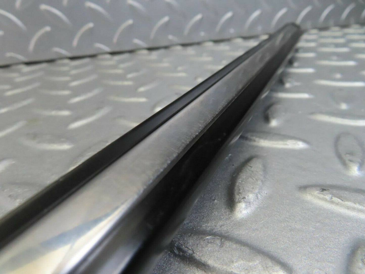 10248 Mercedes-Benz W123 Rear Left Door Centre Moulding Trim