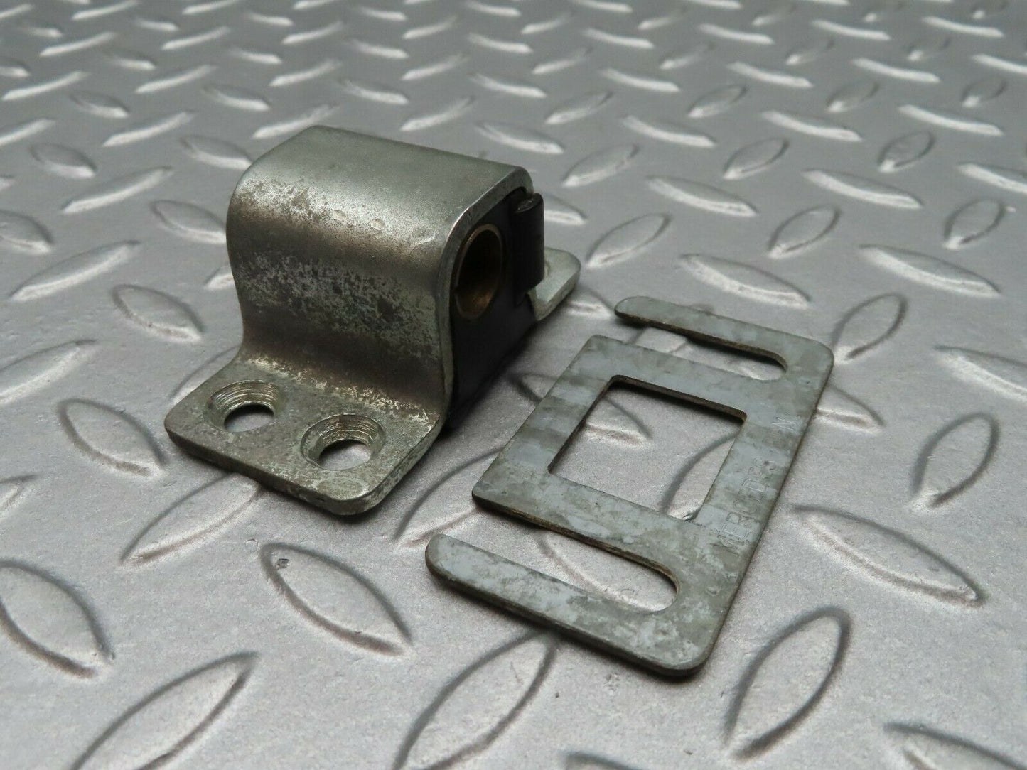3723 Mercedes-Benz S123 200T Wagon Door Lock Latch Right Side