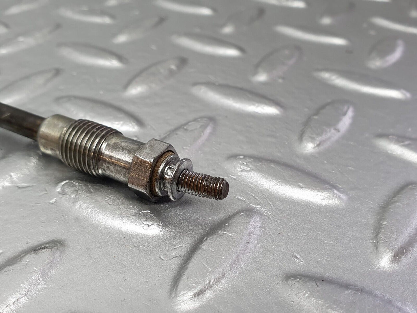 40848 Mercedes-Benz W123 300D Glow Plug Beru 0100221107