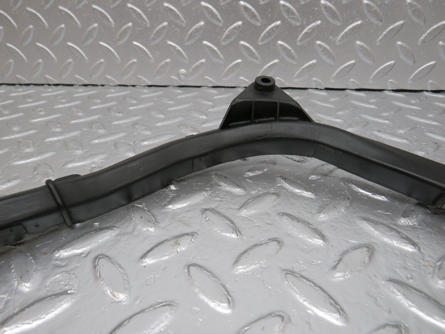 34105 Mercedes-Benz W124 260E Engine Wire Bracket Holder 1031590213