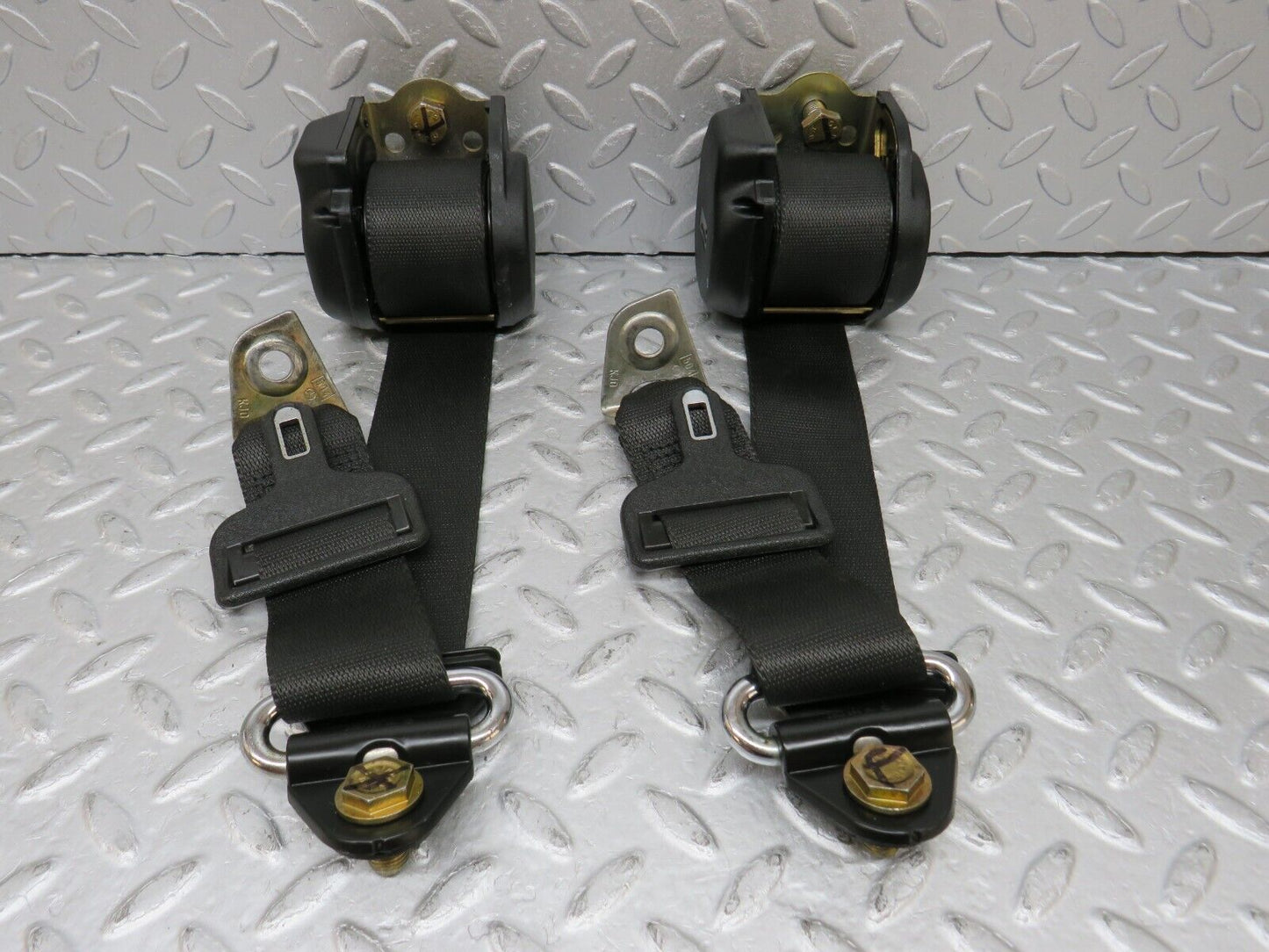 36758 Mercedes-Benz W201 190E 2.0L Rear Seat Belt & Buckle 1268601886 2018605685 2018606069
