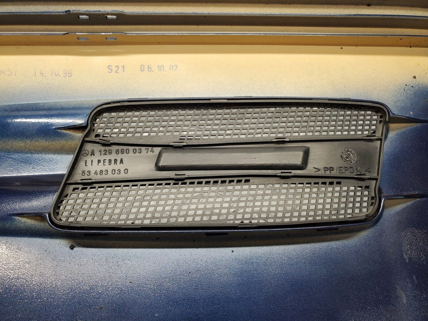 46738 Mercedes-Benz R129 320SL Coupe Front Left Fender Moulding Trim 1296901740 1296900374