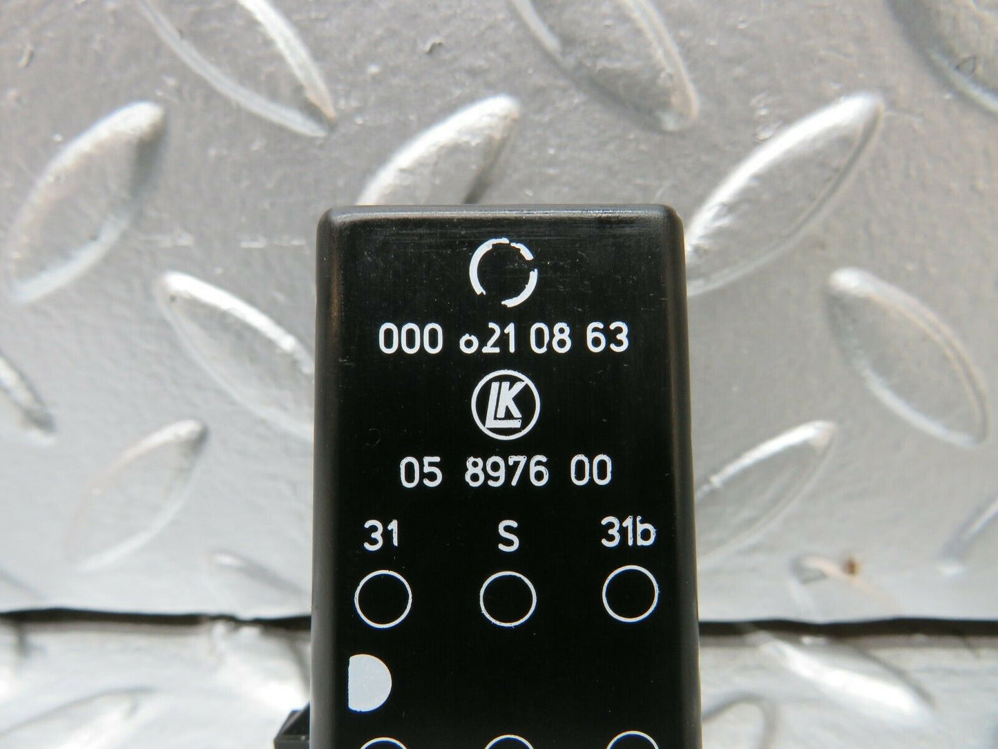 23154 Mercedes-Benz C123 230CE Coupe Intermittent Wiper Relay 0008210863