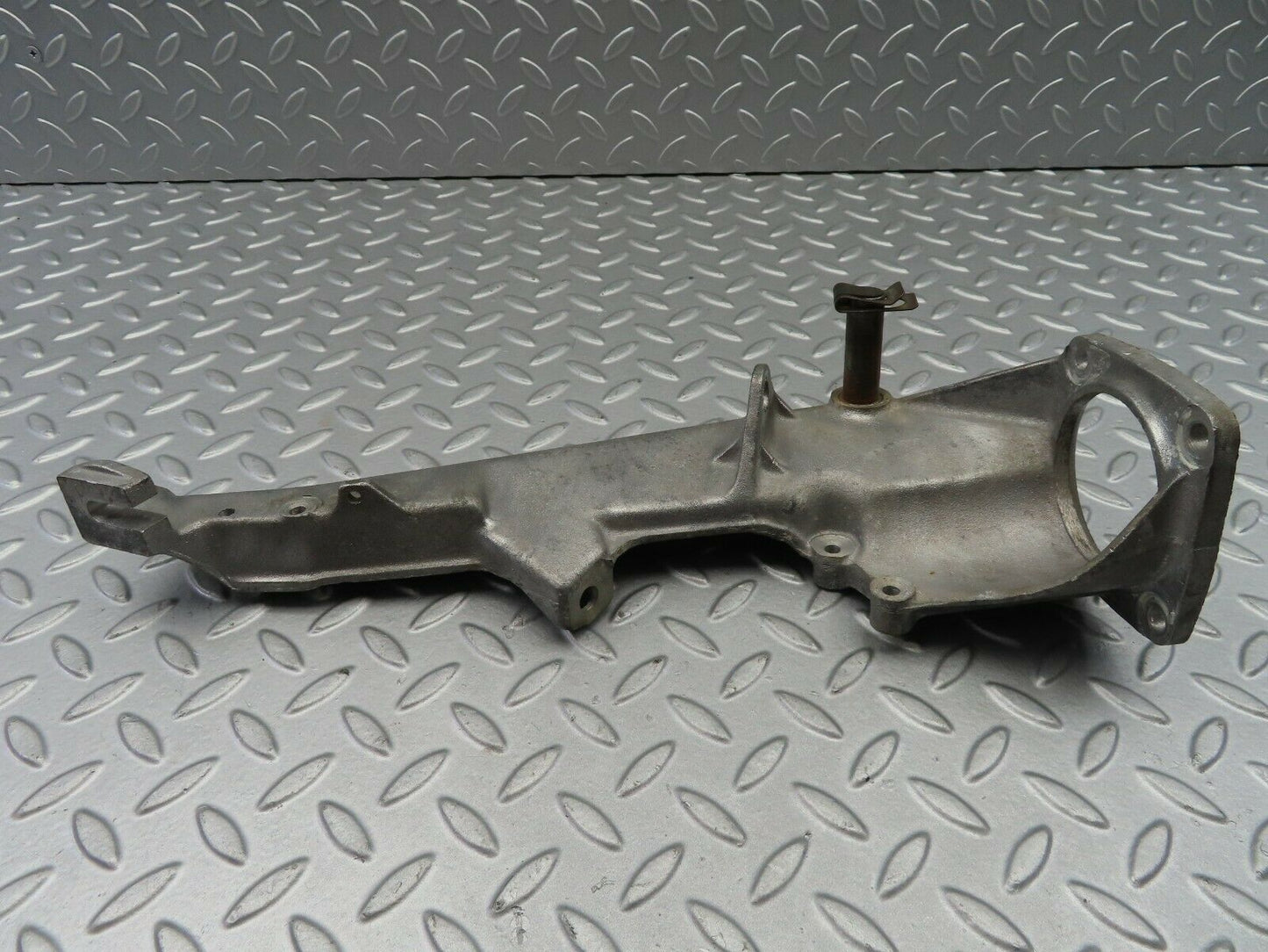 7186 Mercedes-Benz C107 350SLC Coupe Brake Pedal Bracket 1072940901