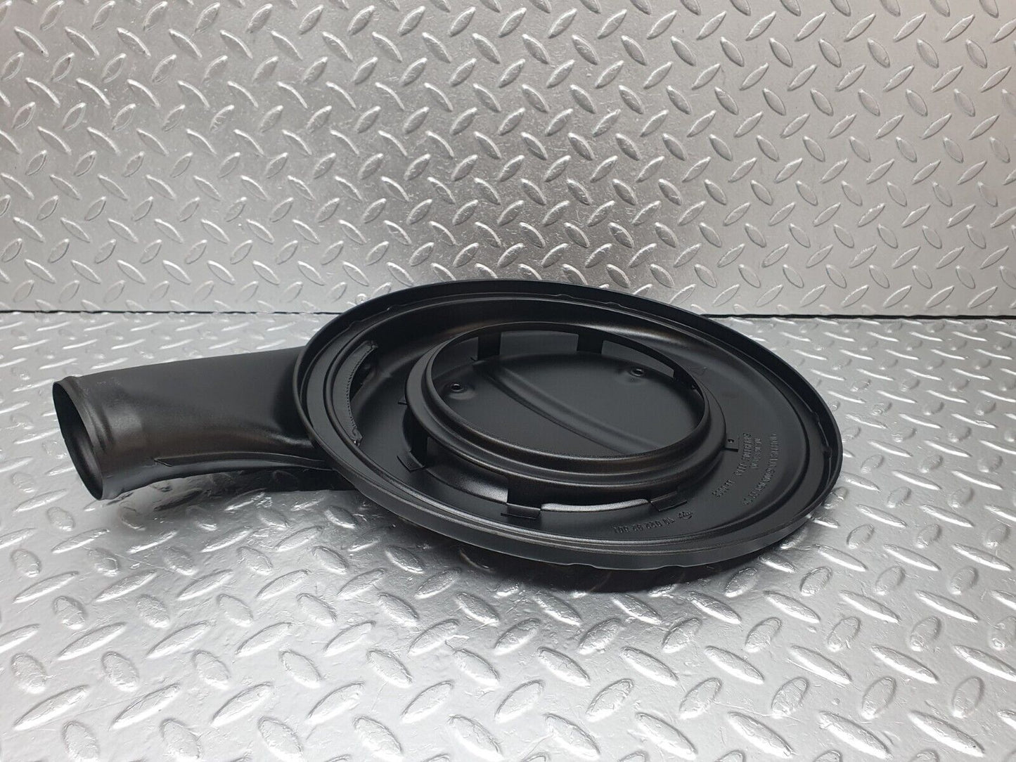 42818 Mercedes-Benz W201 190 2.0L Air Filter Box Housing Cap 0120942402
