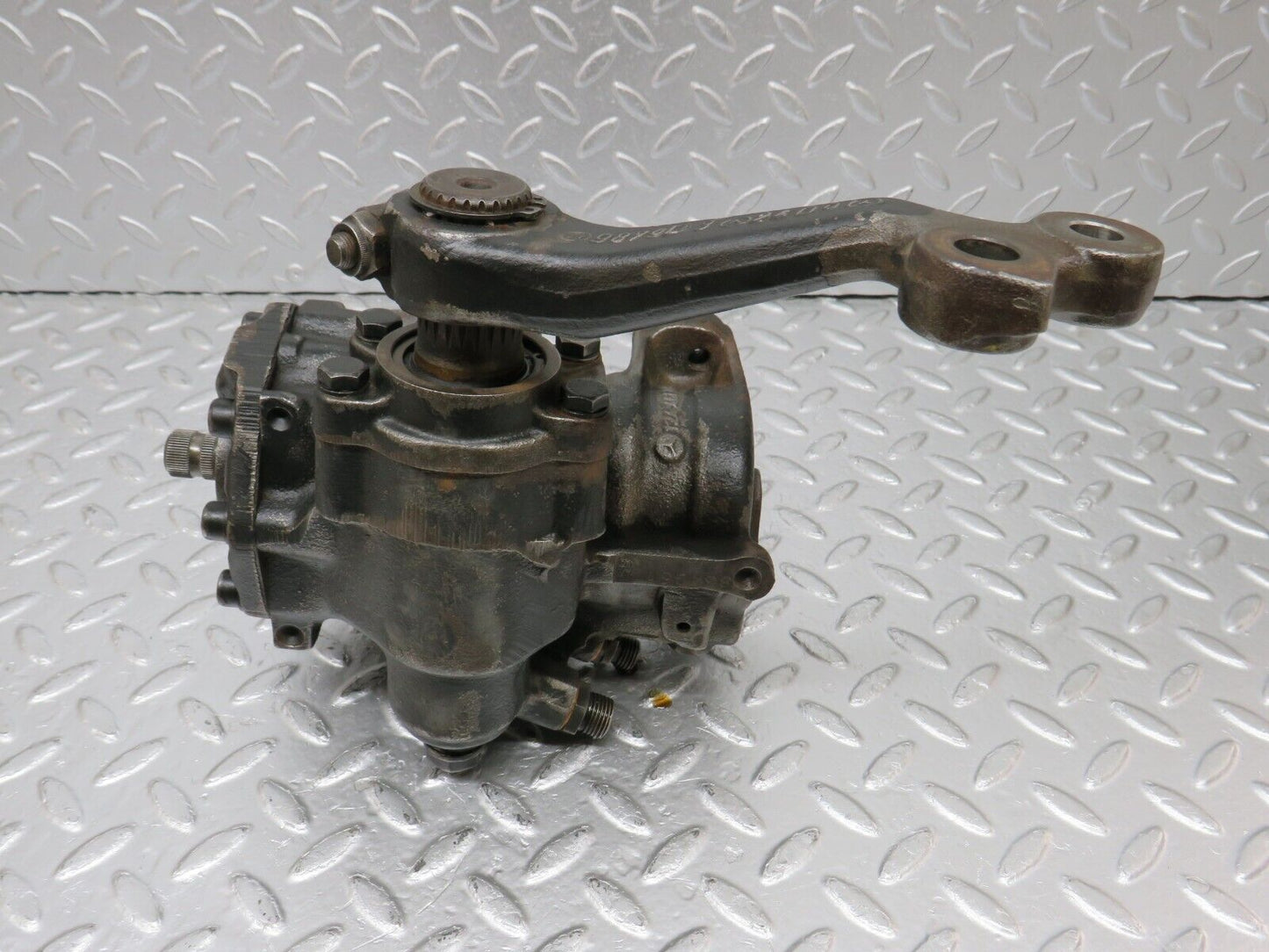34225 Mercedes-Benz W124 260E Steering Box Steering Rack 1244610501