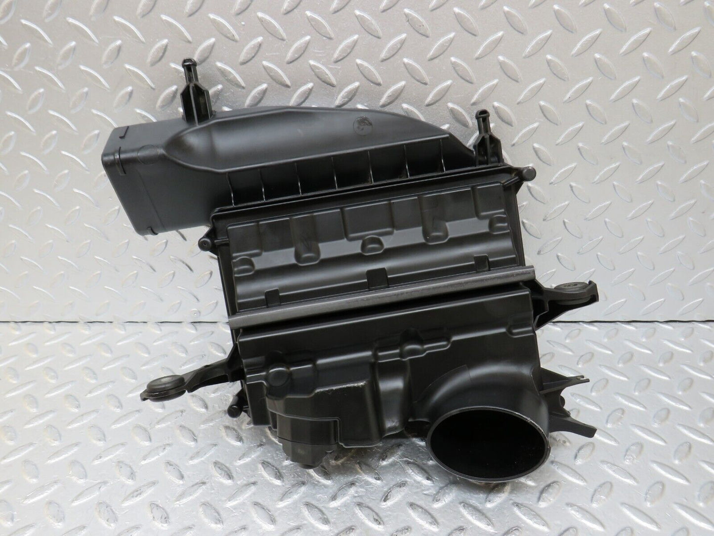 35116 Mercedes-Benz W221 Air Filter Box Housing 6420902101 0051535028