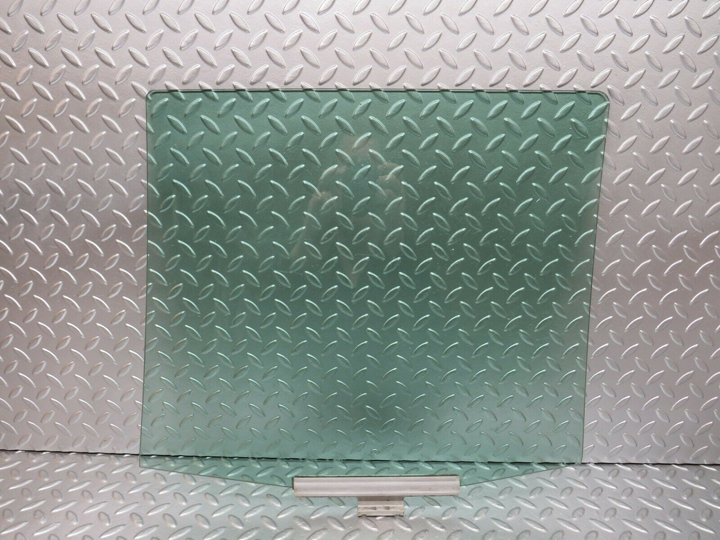 24437 Mercedes-Benz S124 220TE Wagon Rear Right Door Window Glass