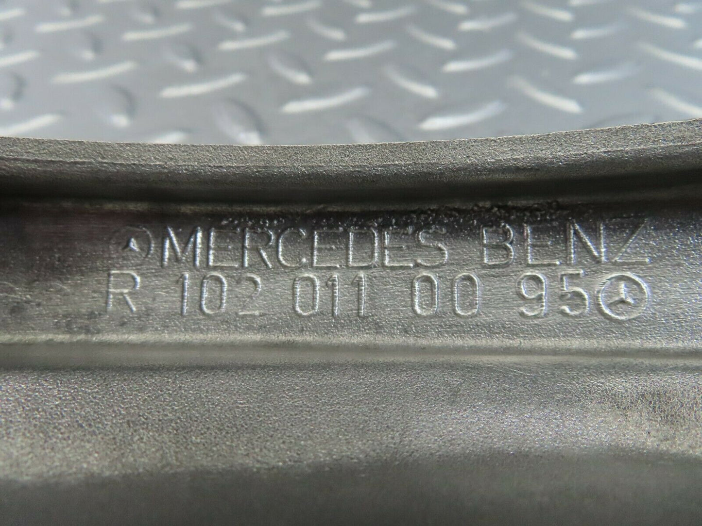 8834 Mercedes-Benz W123 Cover Oil Sump 1020110095