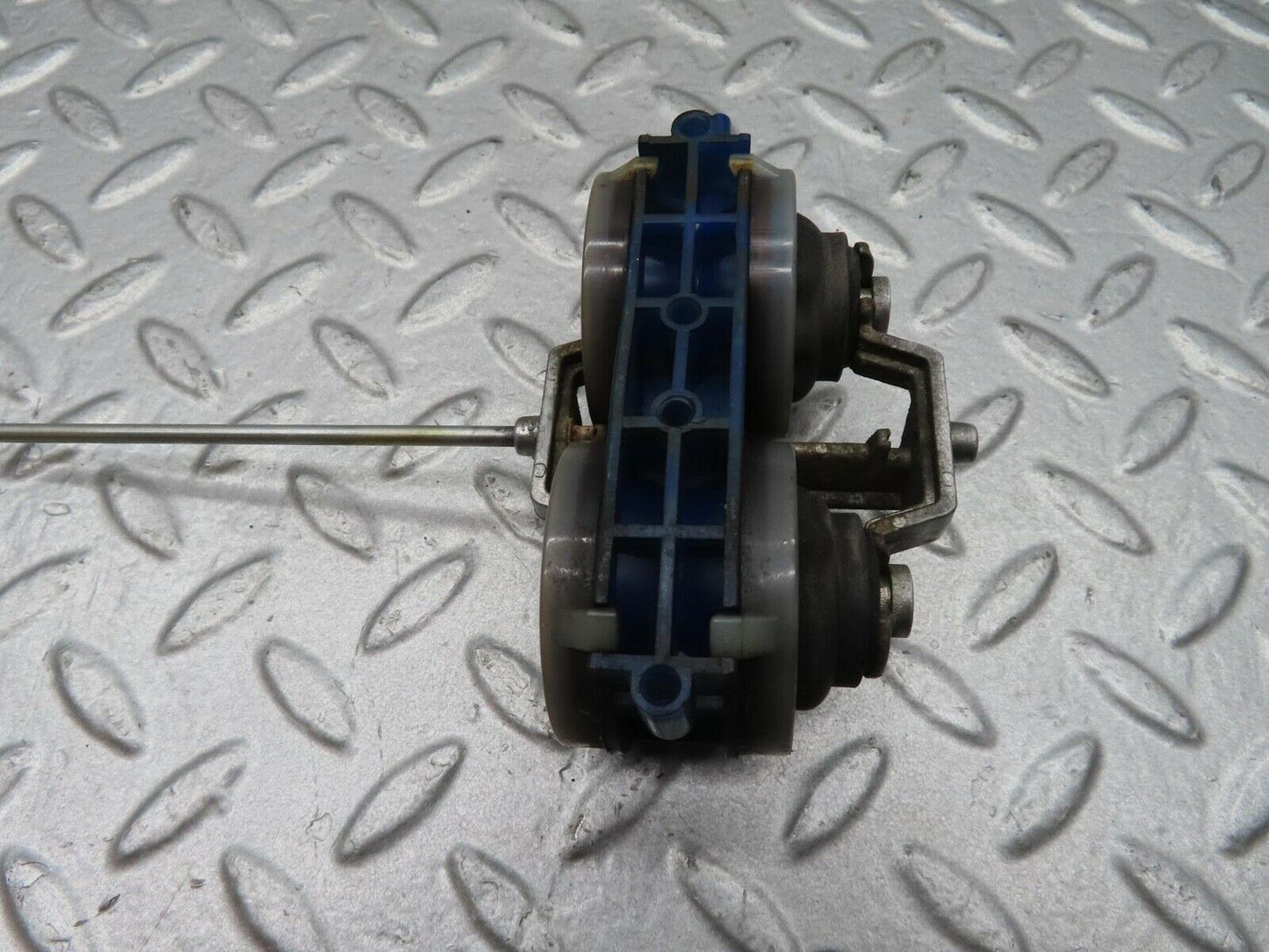 14288 Mercedes-Benz W116 350SE Front Left Door Lock Vacuum Actuator