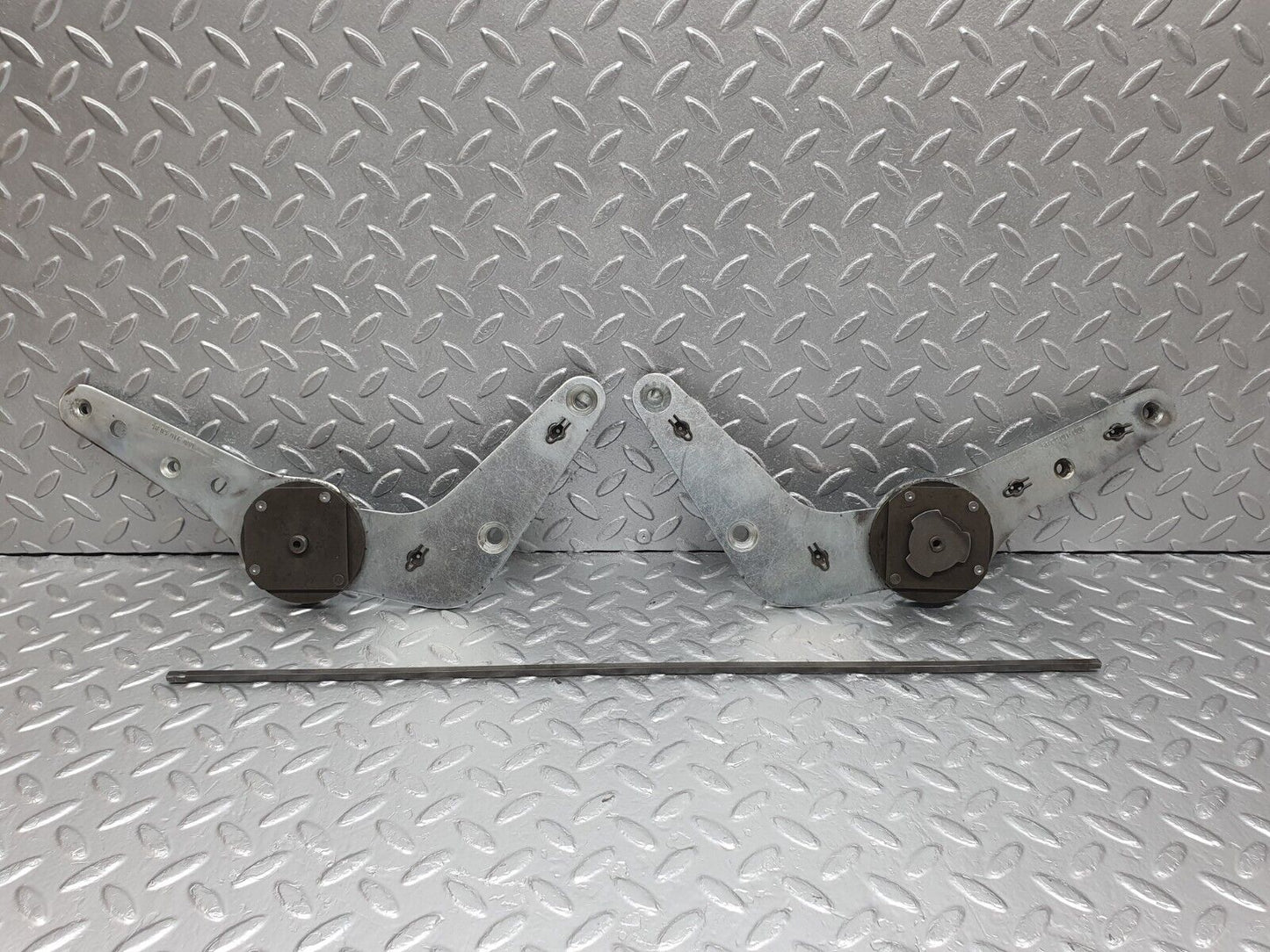 43332 Mercedes-Benz W108 280SE Front Left Seat Hinge Pair With Rod 0009106385 0009106886