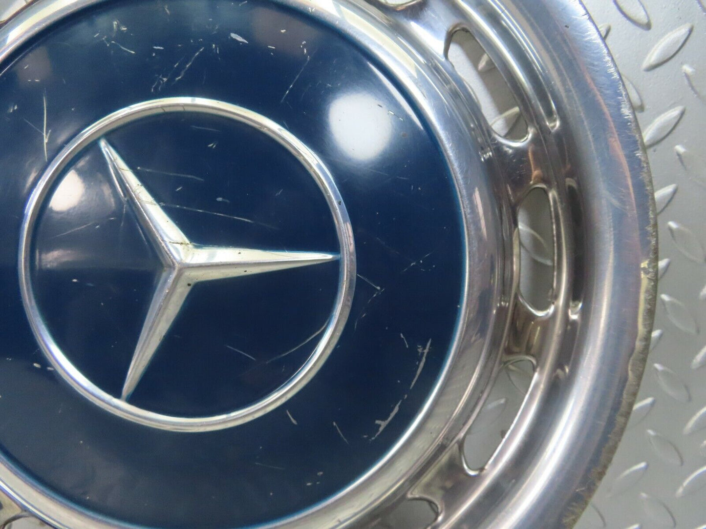 8399 Mercedes-Benz Vintage Wheel Trim Hub Cap 14"