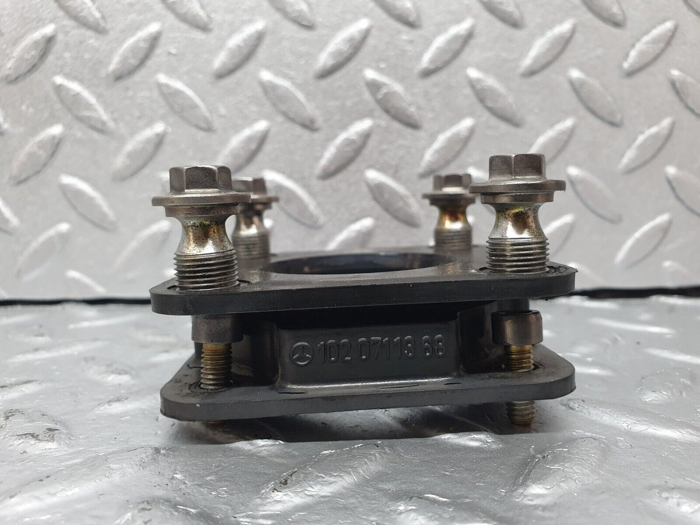 41606 Mercedes-Benz W124 200E Carburettor Mounting Flange 1020711368