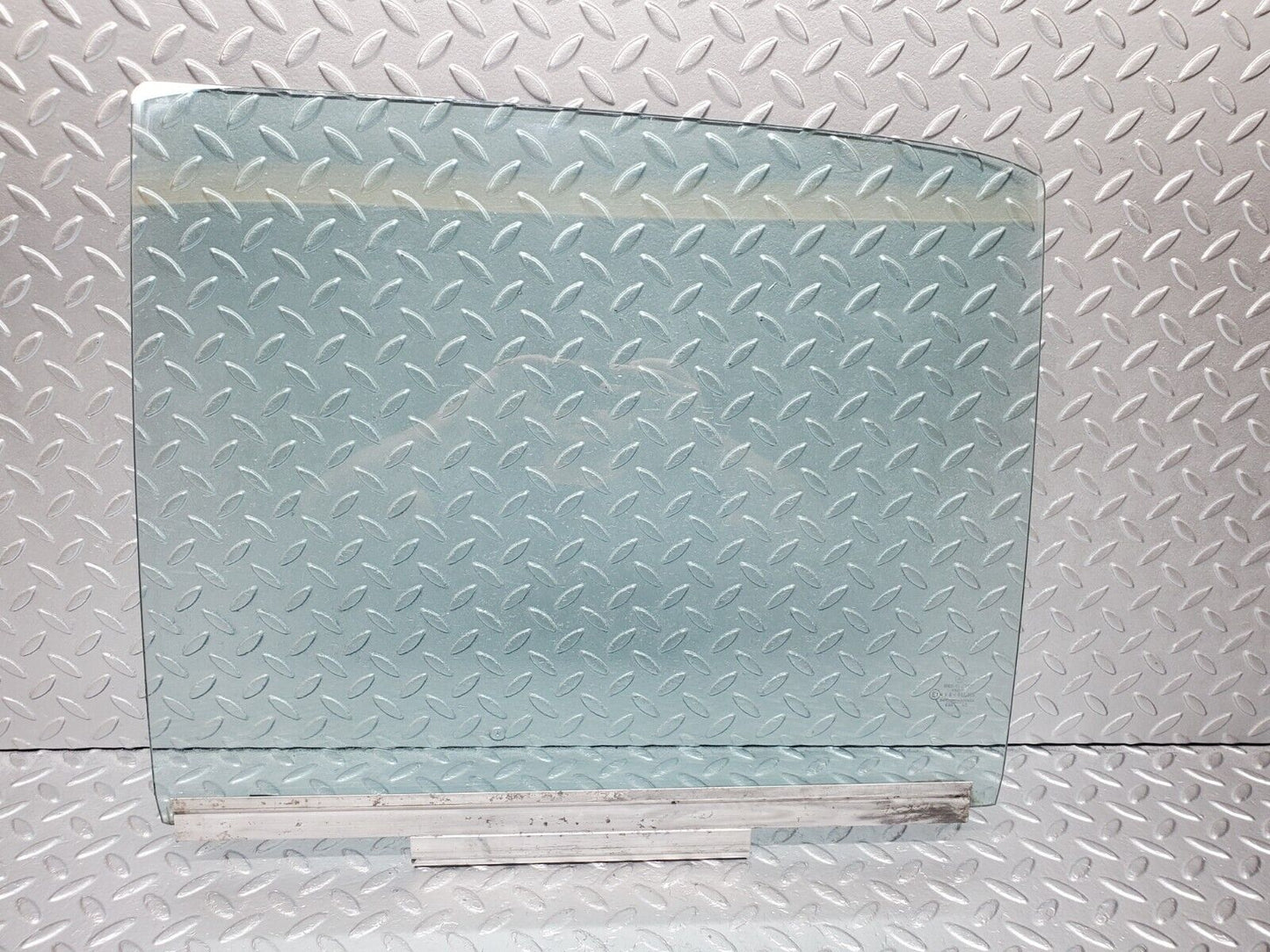 45799 Mercedes-Benz W126 420SE Rear Left Door Window Glass