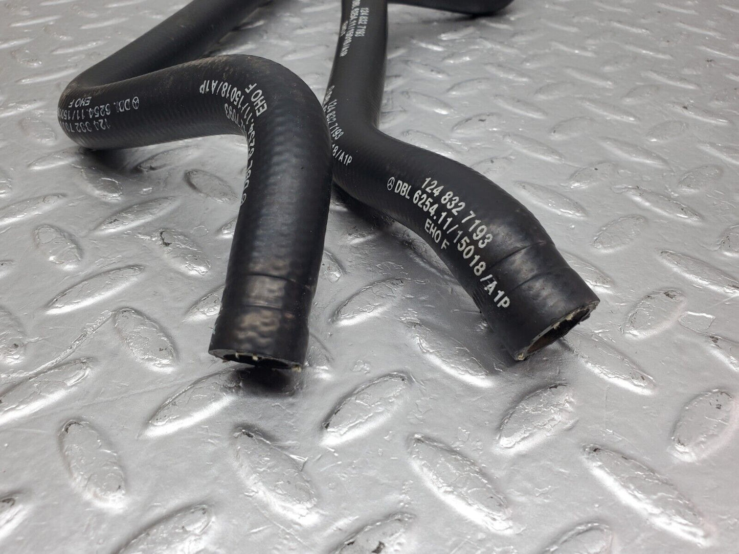 44746 Mercedes-Benz W124 220E Heater Hose Pipe Pair 1248327093 1248327193
