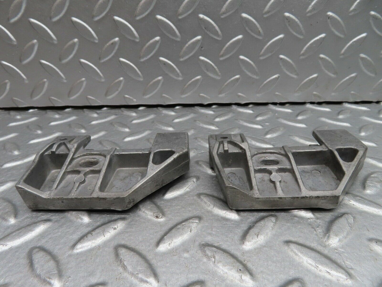 19349 Mercedes-Benz C140 CL420 Coupe Door Window Guide Bracket Pair 1247250332
