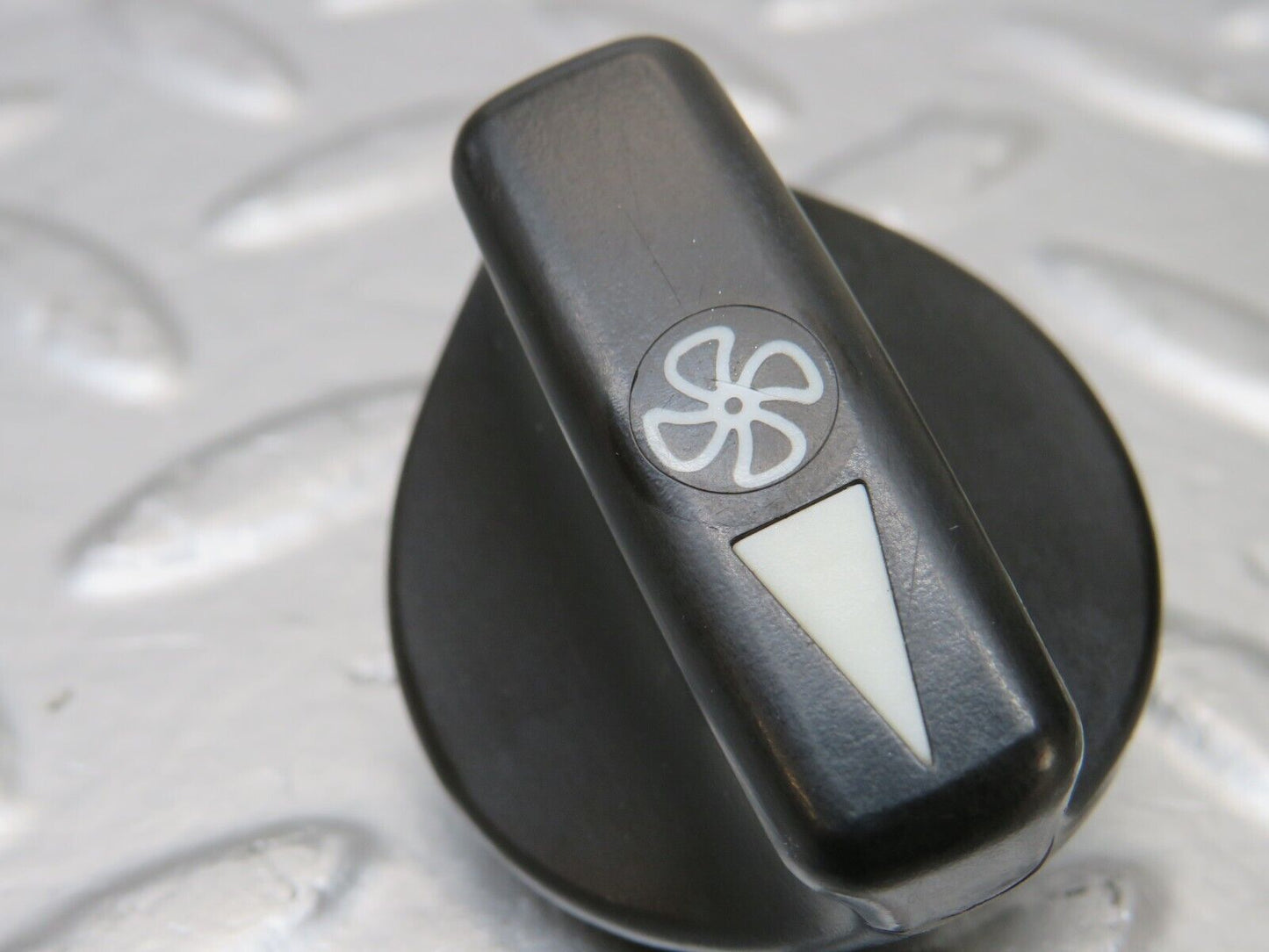 25522 Mercedes-Benz W123 200 Heater Control Knob Set