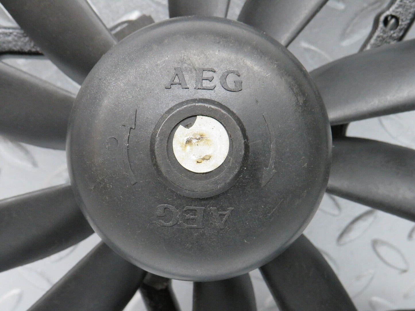39578 Mercedes-Benz R129 320SL Coupe Radiator Cooling Fan AEG 881.055105 1295050455
