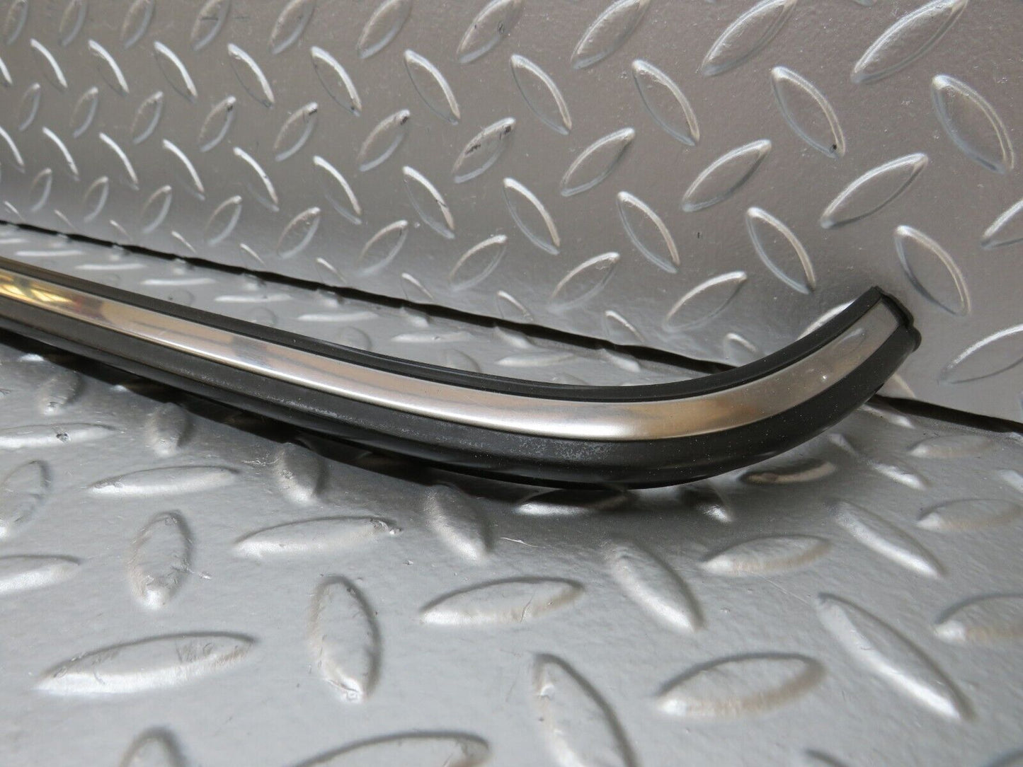 27108 Mercedes-Benz W123 280E Rear Left Fender Centre Moulding Trim