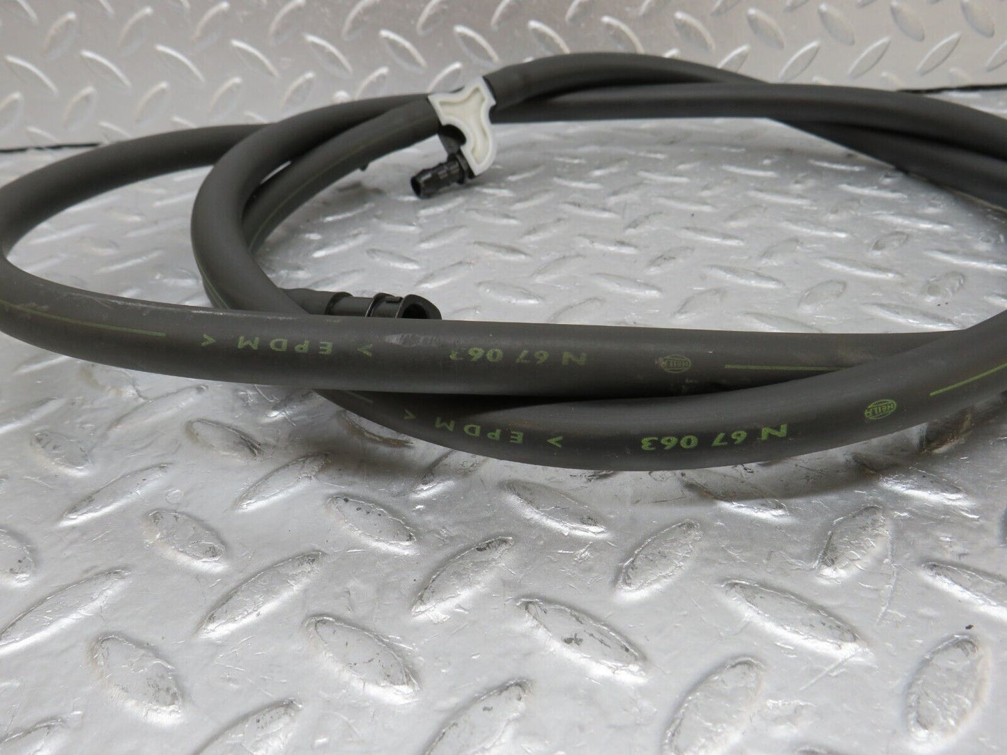 35250 Mercedes-Benz W221 Headlight Washer Hose Pipe