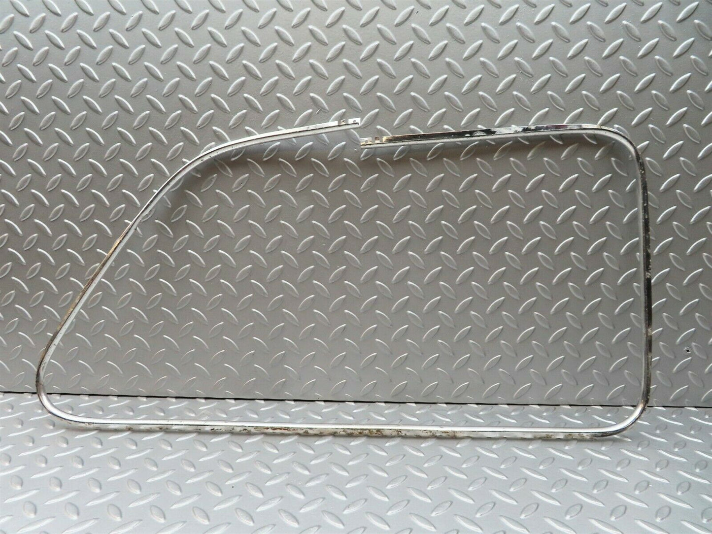 2049 Mercedes-Benz W105 219 PONTON Front Right Door Chrome Trim