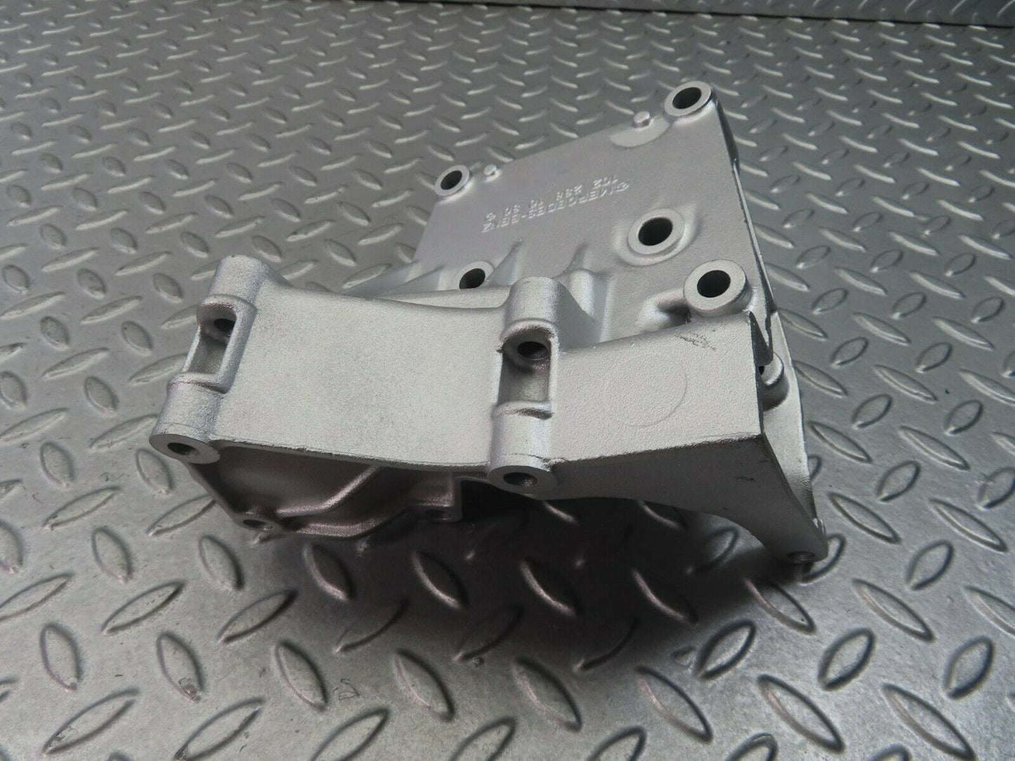 8323 Mercedes-Benz W124 Power Steering Pump Bracket 1022361030