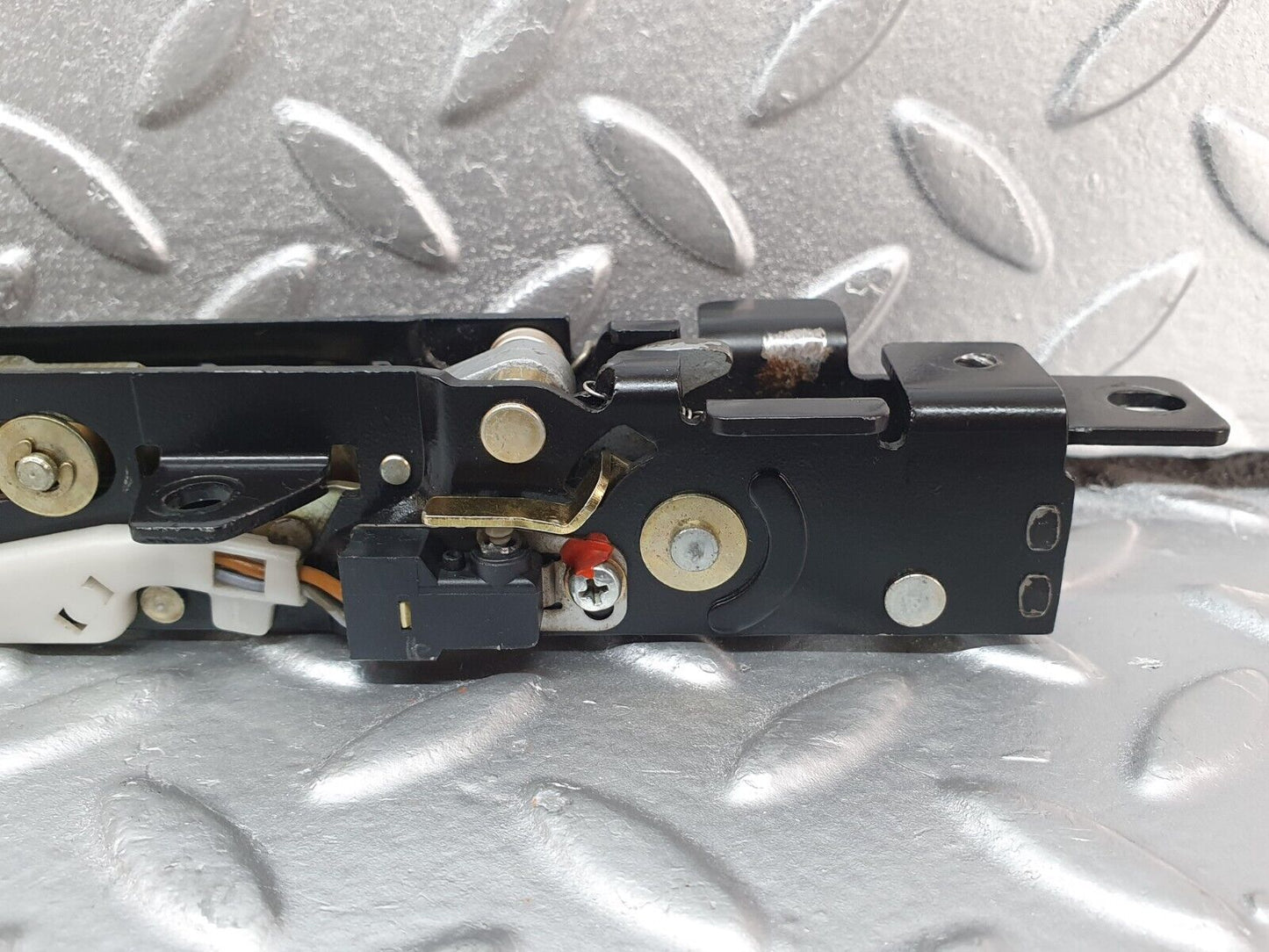 42156 Mercedes-Benz R129 320SL Coupe Soft Top Lock Latch Left 1298000774 1298001672